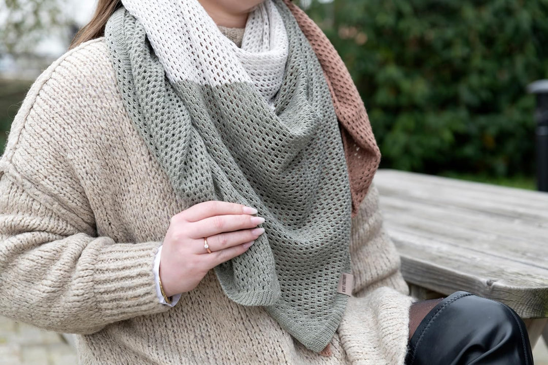 KNIT FACTORY - Lacey Stricktuch - Quadratisches Halstuch aus 30% Wolle und 70% Polyacryl - Umschlagt