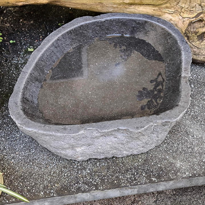 Steintrog Vogeltränke - Tier-Wassernapf aus Naturstein - Handgefertigte Schale - für Vögel, Hunde &