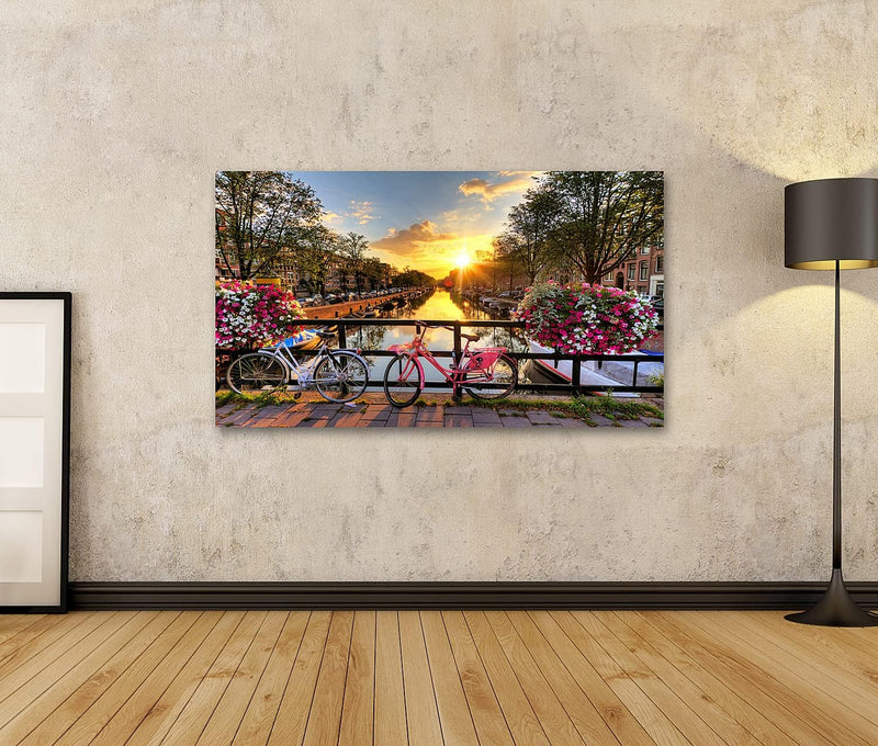 Bild auf Leinwand Schöner Sonnenaufgang Über Amsterdam In Den Niederlanden Mit Blumen Und Fahrräder