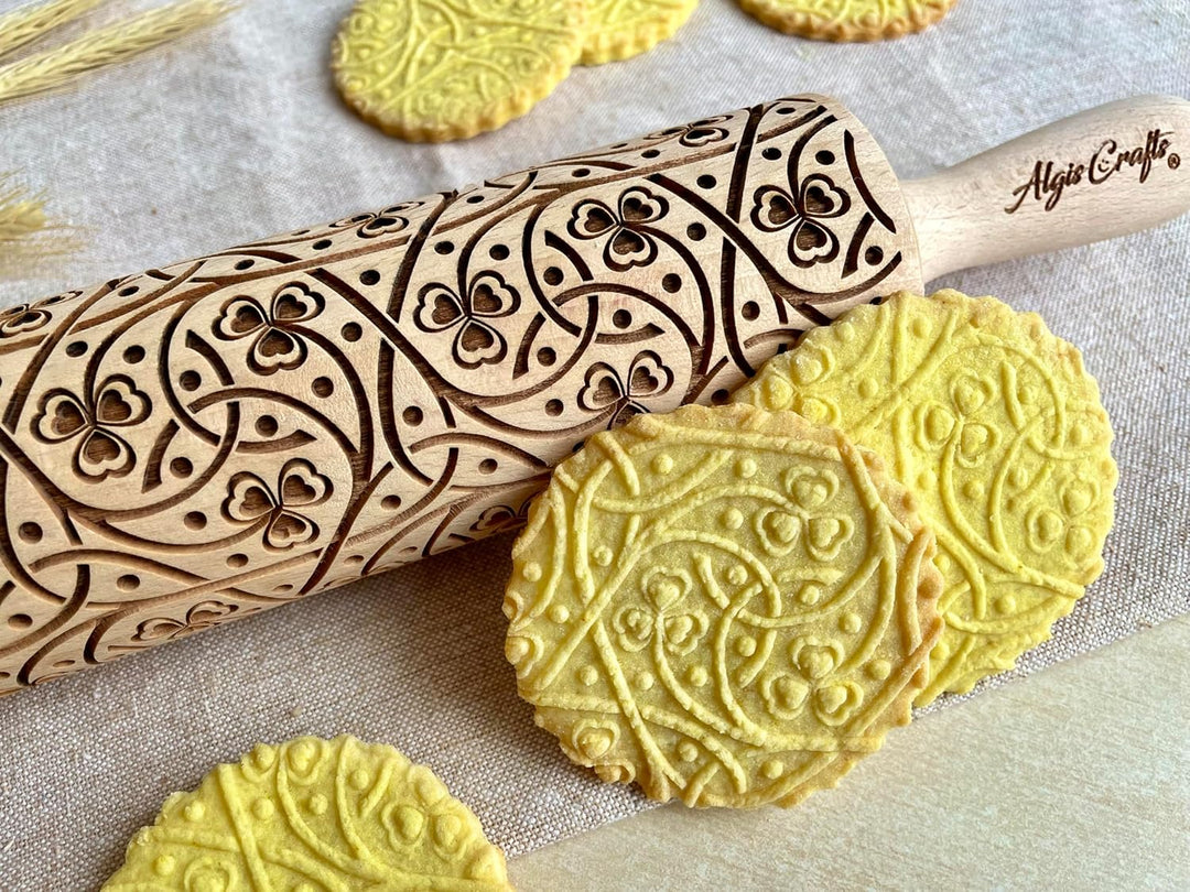IRISH KNOTEN Teigroller für DIY Küche, Teig & Plätzchen. Präge Teigroller mit Klee Herzen. Gravierte