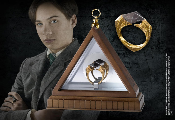 The Noble Collection  Das Horcrux Ring Display