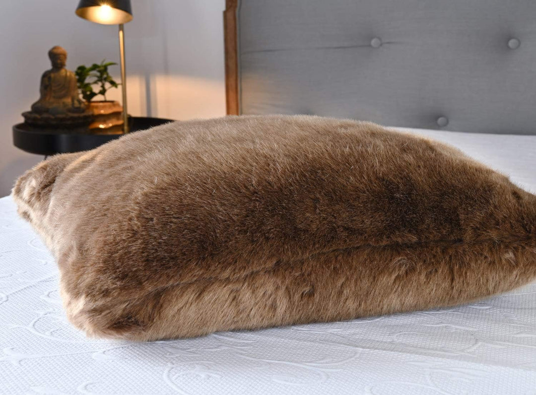 Wohnen & Accessoires GmbH & Co. KG Edelstes Premium Fellkissen aus Webpelz Topas 45x45cm (100