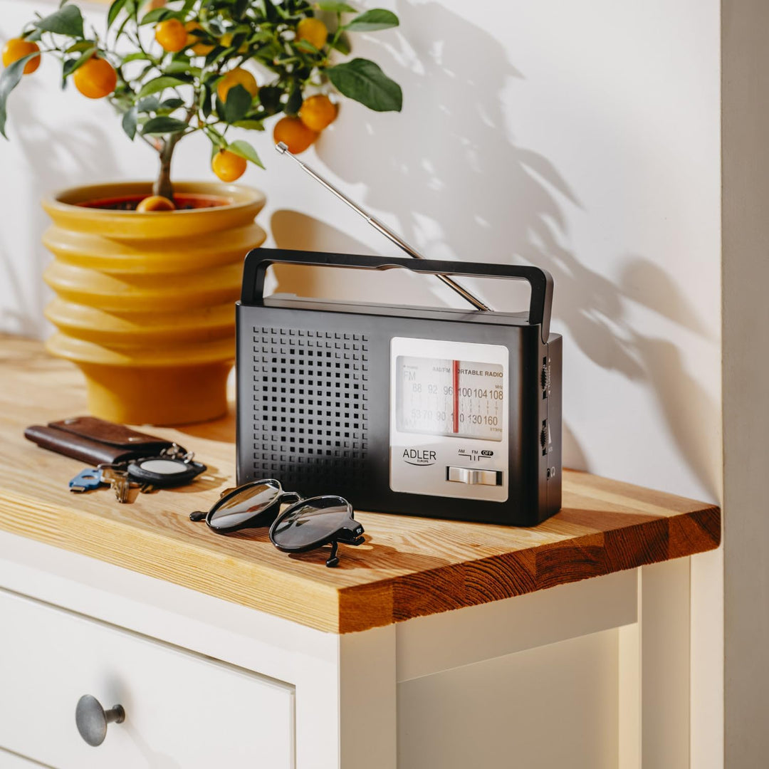 Adler Europe AD 1909 AM/FM-Radio | Tragbares Radio mit grossem Drehregler, Teleskopantenne und Klink