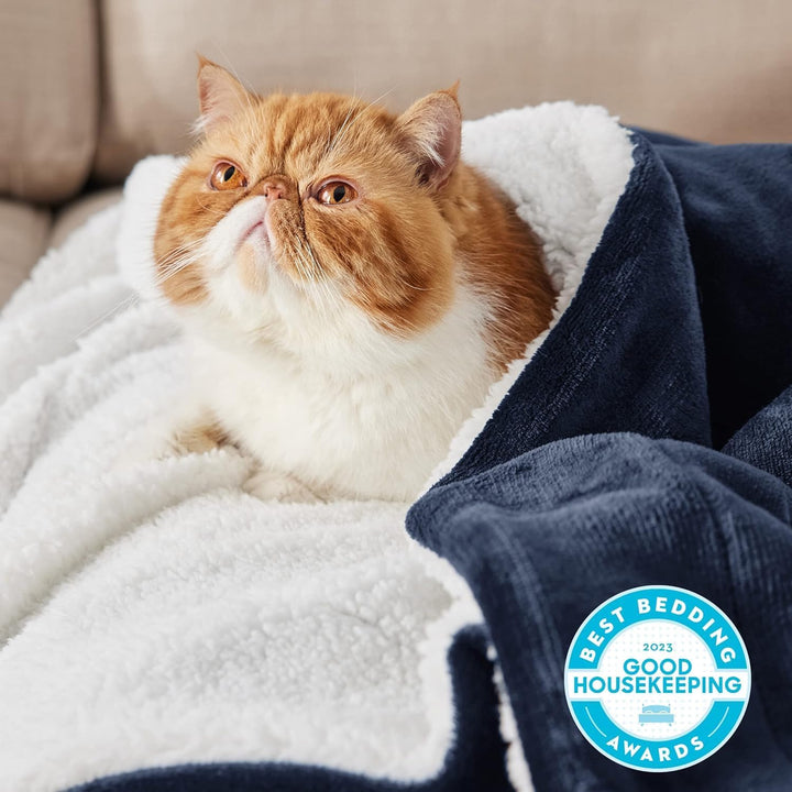 BEDSURE Decke Sofa Kuscheldecke Marine Blau - warm Sherpa Sofaüberwurf Decke, Dicke Sofadecke Couchd