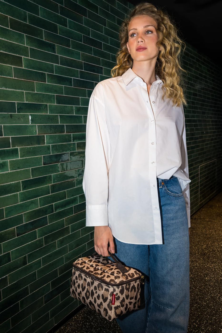 reisenthel coolerbag M Pocket Leo Macchiato – Kühltasche mit Obermaterial aus recycelten PET-Flasche