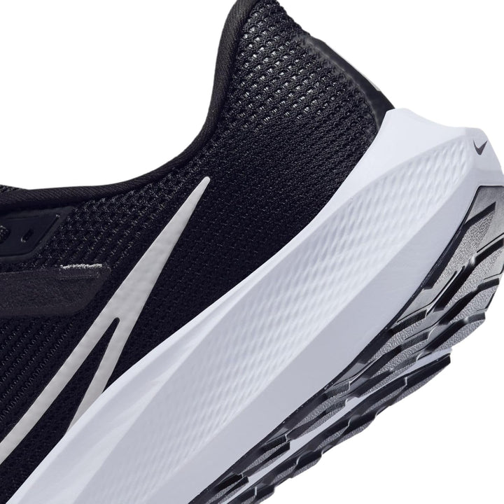 Nike Herren Air Zoom Pegasus 40 Sneaker 40.5 EU Black White Iron Grey, 40.5 EU Black White Iron Grey