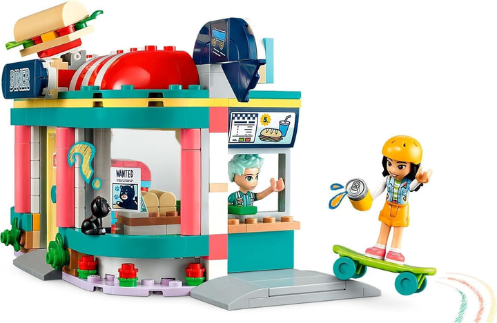 LEGO 41728 Friends Restaurant in der Innenstadt mit Spielzeug Mini-Puppen Liann, Aliya und Charli au