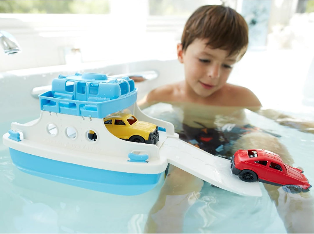 Green Toys 8601038 Fährschiff mit 2 Mini-Autos, Badewannenspielzeug, Spielboot, nachhaltiges Badespi