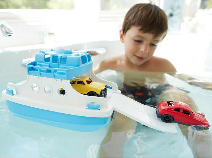 Green Toys 8601038 Fährschiff mit 2 Mini-Autos, Badewannenspielzeug, Spielboot, nachhaltiges Badespi