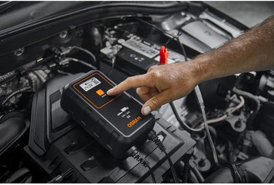 OSRAM BATTERYcharge 908, KFZ-Batteriewartungsgerät 12V & 24V, mobiles KFZ Batterieladegerät für PKW,