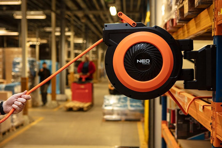 NEO TOOLS Automatik Schlauchtrommel Schlauchlänge 15m (20 Bar max. Arbeitsdruck) | Druckluftschlauch
