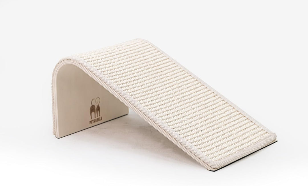 Petrebels Design Kratzbrett aus Holz mit Natur-Sisalteppich, Archie 38 x 23 x 17 cm, Farbe Beige/Cre