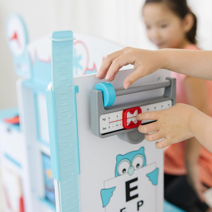 Melissa & Doug Werde gesund Arzt-Aktivitätenzentrum aus Holz – Warteraum, Untersuchungsraum, Empfang