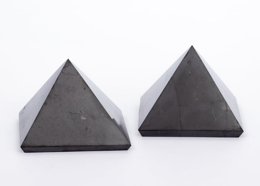 Igox 2X Schungit Pyramide Poliert Steine - Schwarze Mineralsteine für Dekoration & Meditation (3 Zen