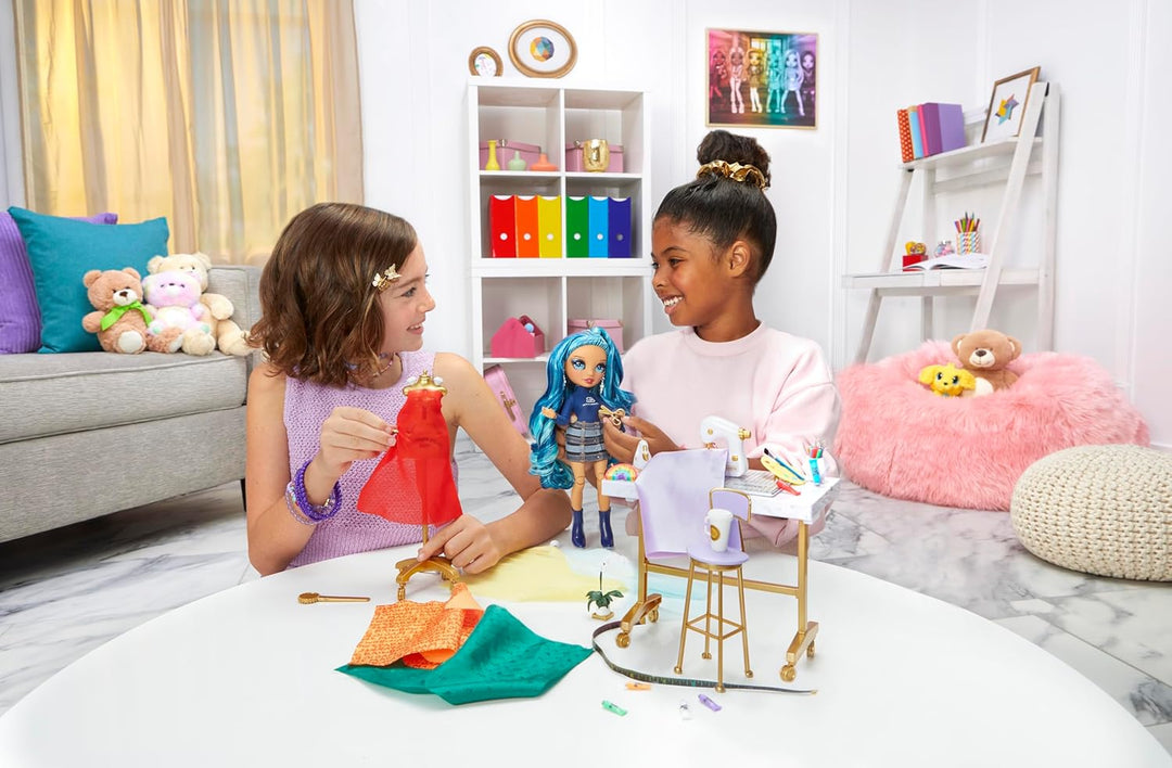 Rainbow High Dream & Design Fashion Studio Spielset - Modedesigner-Spielset mit Blauer Skyler Bradsh