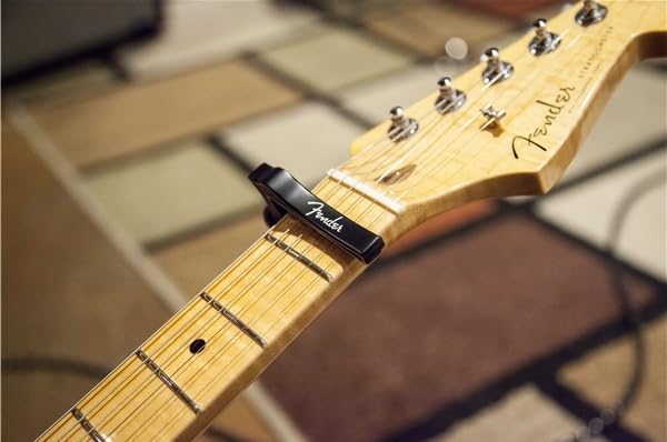 Fender Kapodaster, Robuster und langlebiger Gitarren Kapo für präzises Greifen, geeignet für E-Gitar