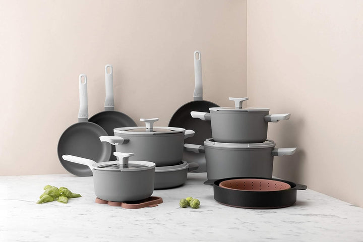 Berghoff 3950169 Kochtopf mit 2 Griffen, 24 cm, 5,5 l, mit Glasdeckel, Antihaftbeschichtung, Körper