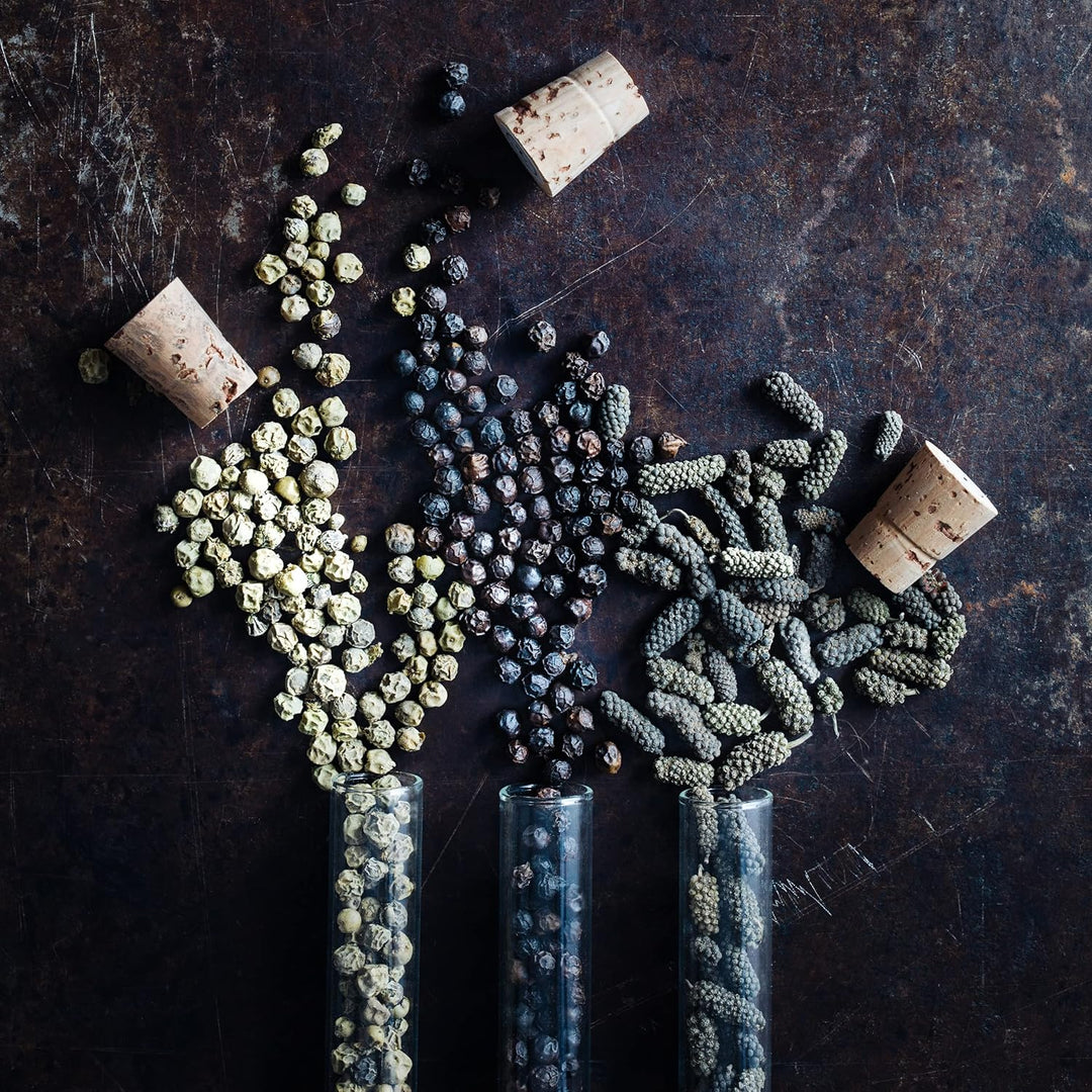 Microplane Gewürzmühle im Set mit Tellicherry Pfeffer, Grüner Pfeffer &amp; Schokoladenpfeffer