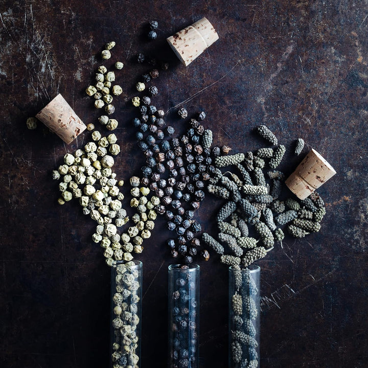 Microplane Gewürzmühle im Set mit Tellicherry Pfeffer, Grüner Pfeffer &amp; Schokoladenpfeffer