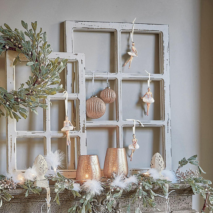 Loberon® Figur 4er Set Tadley, Christbaumschmuck, Polyresin, H/B/T ca. 13.5/6 / 6 cm, weiss/rosa, we