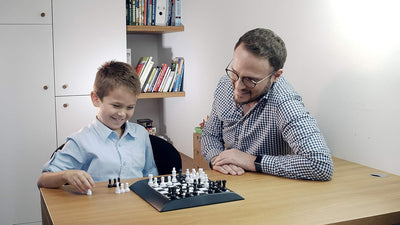 MILLENNIUM ChessGenius Schachcomputer mit der weltberühmten Software von Richard Lang (M810 ChessGen