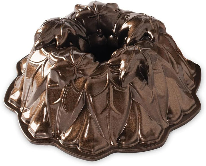 NordicWare Ernteblätter Backform Herbstblätter-Bundt, Aluminium, Braun, 26,7 x 26,7 x 9,5 cm Gugelhu