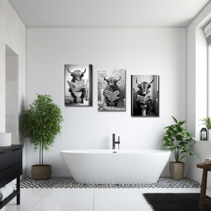 LZIMU Badezimmer Wand Dekoration 3 teilig lustige Hochlandkuh die auf der Toilette sitzt und Zeitung