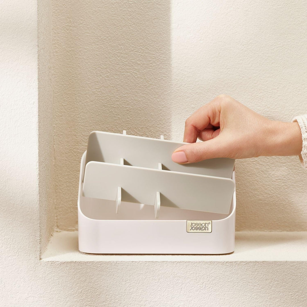 Joseph Joseph Tiered Beauty Make Up Kosmetik-Organizer mit Trennwänden Aufbewahrungsbox für Schlafzi