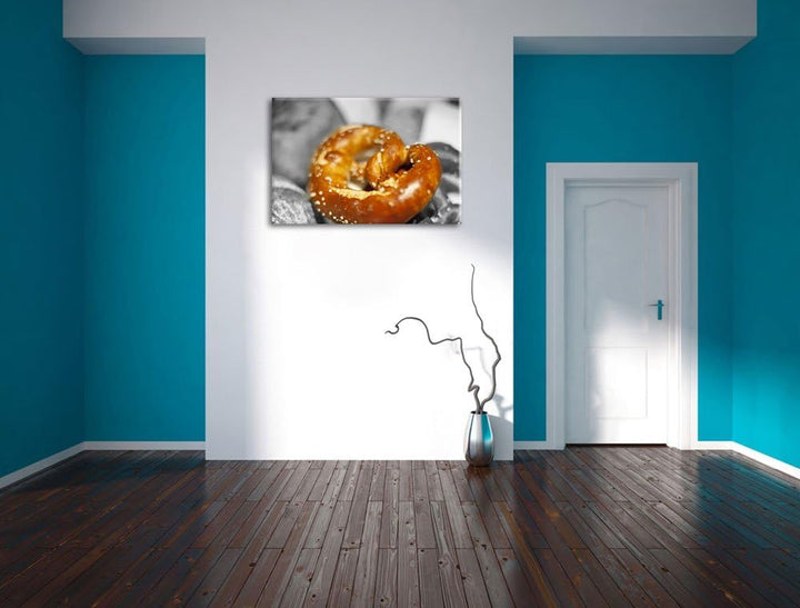appetitliche gebackene Salzbrezel schwarz/weiss auf Leinwand, XXL riesige Bilder fertig gerahmt mit