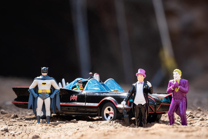 Jada Toys DC Batmobil 1966 Deluxe mit 4 Figuren - hochwertiges Modell-Set zur Batman Classic TV-Seri