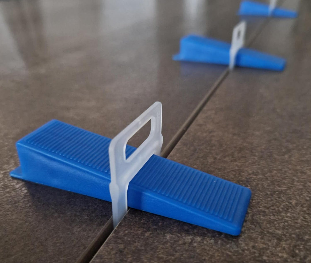 Fliesen Nivelliersystem Blau Fliesenstärke 3-12 mm Maxi-Set 1 mm 1500 Laschen 200 Keile + Zange -Ver