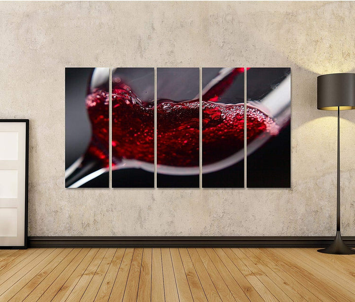 islandburner Bild auf Leinwand Rotwein Im Weinglas Auf Schwarzem Hintergrund Bilder Wandbilder Poste