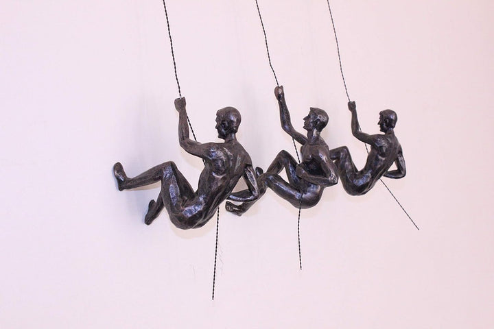 3 x grosse Bronze Klettern Abseiling Männer hängende Ornament Figuren Klettern Männer Wandbehang Fig