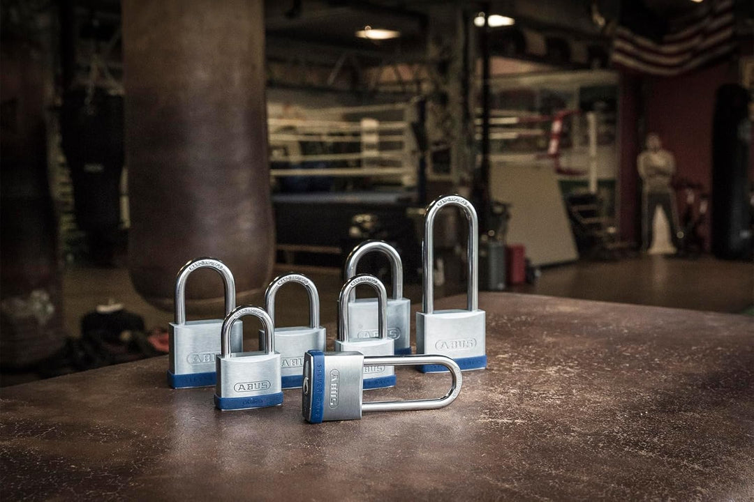 ABUS Vorhängeschloss Silver Rock 5/40HB40 mit hohem Bügel - aus massivem Zink - mit Silikon Schutzra