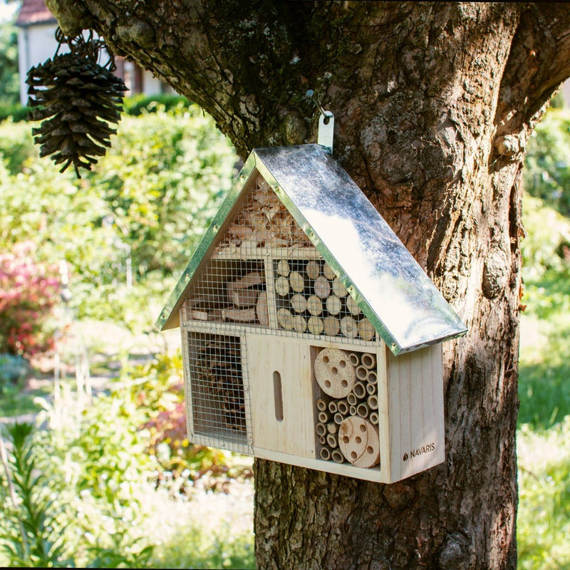 Navaris Insektenhotel aus Holz - versch. Grössen und Designs - Naturbelassenes Insekten Hotel für Ve