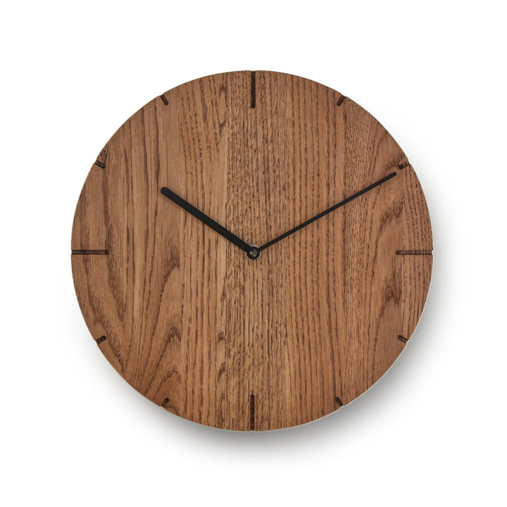 Natuhr Wanduhr Eiche rustikal Räuchereiche Holz Solide Massivholz, geräuscharmes U.T.S. Uhrwerk, pur