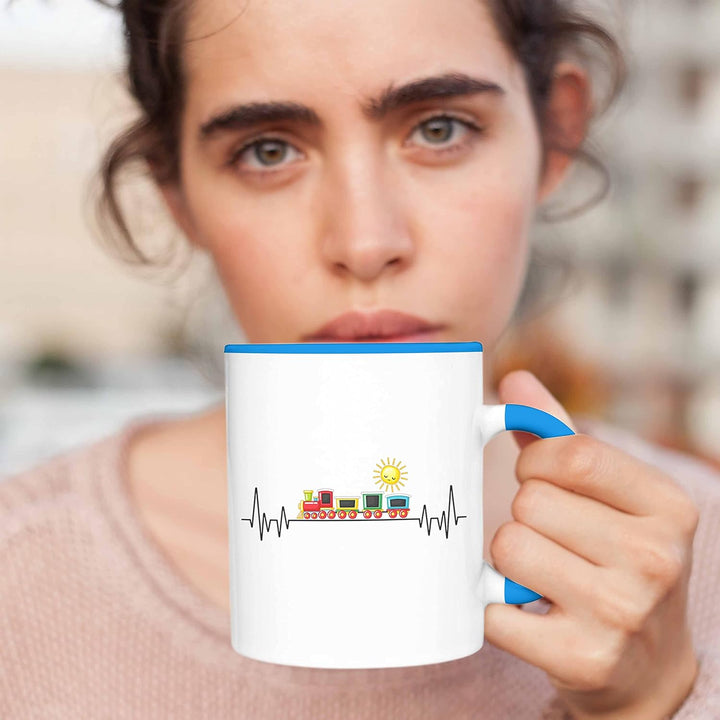 Trendation - Zug Züge Herzschlag Tasse Geschenk für Eisenbahner Zugführer Hobby Geschenkidee (Blau),