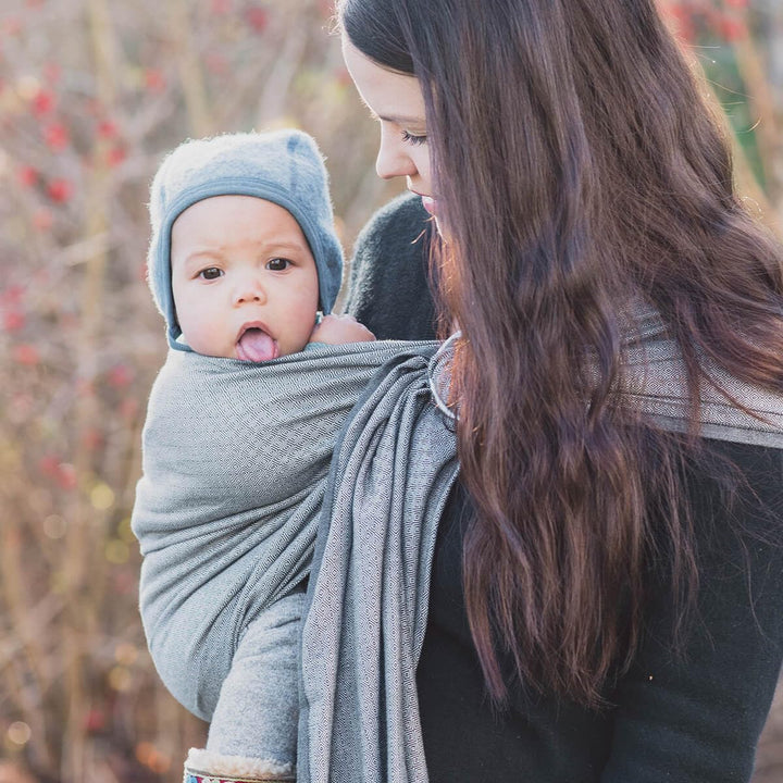 Hoppediz Ring-Sling, Baby-Tragetuch ab Geburt, 100 % schadstoffgeprüfte Baumwolle, Design London wei