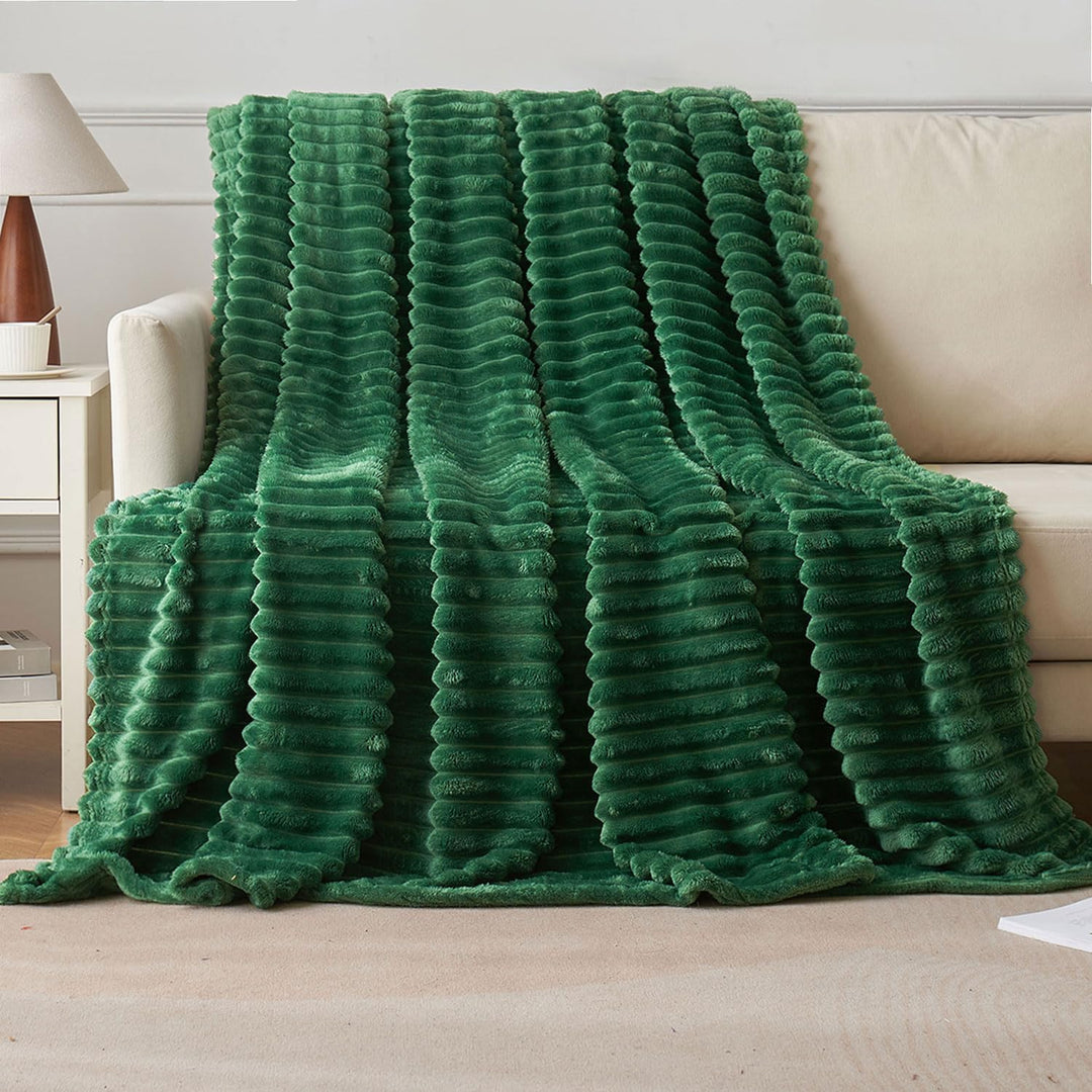 MIULEE Kuscheldecke Fleecedecke Dunkelgrün Mikrofaser Decke 1er 150x200cm | Flauschig Weich Wärmend