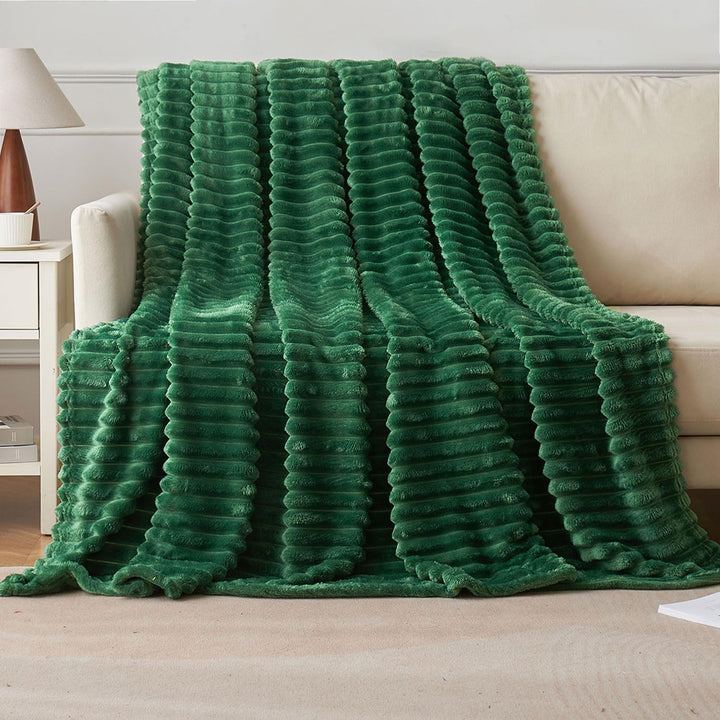 MIULEE Kuscheldecke Fleecedecke Dunkelgrün Mikrofaser Decke 1er 150x200cm | Flauschig Weich Wärmend