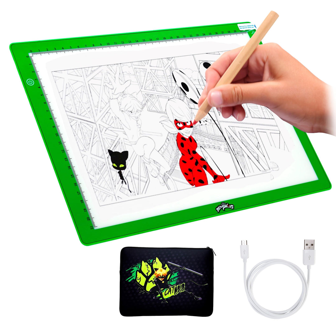 Miraculous Ladybug - A4 Leuchttisch, Neoprenhülle, Zeichenset mit USB-Ladegerät und Malvorlagen, Kun