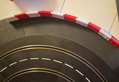 Pit Lane LEITPLANKE BOXENGASSE BOXENMAUER kompatibel für Slotcar Sturm Kind und Carrera 132 1:32