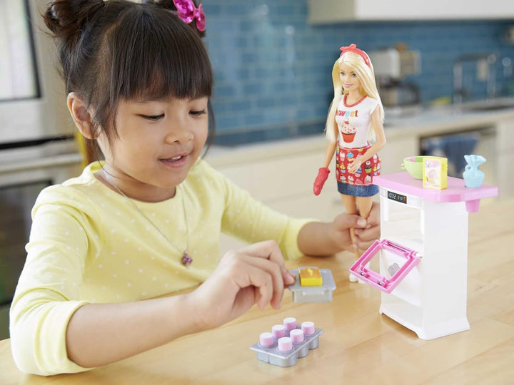 Barbie FHP57 - Barbie-Puppe mit Backofen und aufgehendem Gebäck, Spielzeug ab 3 Jahren