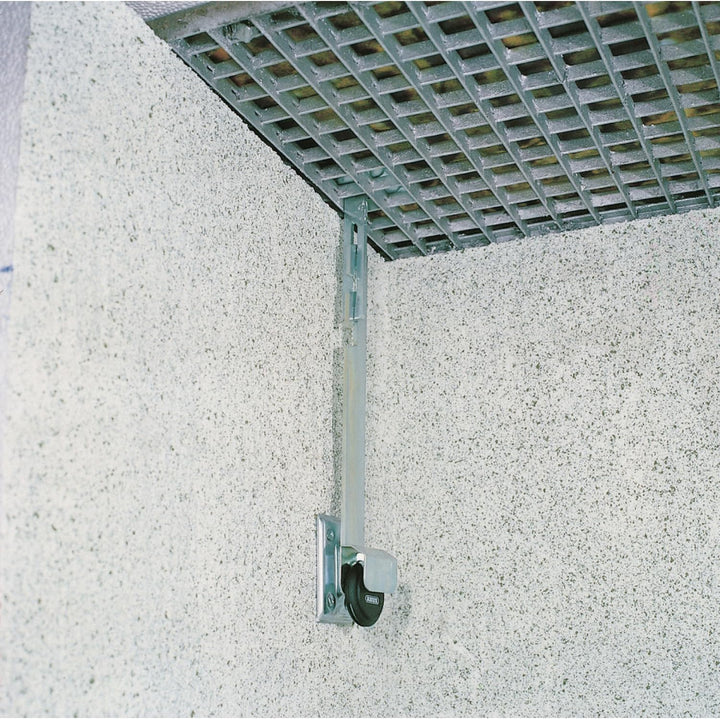 ABUS Gitterrostsicherung GS60 - Schutz für Kellergitter - mit Zugstab und grossen Halteplatten - ABU