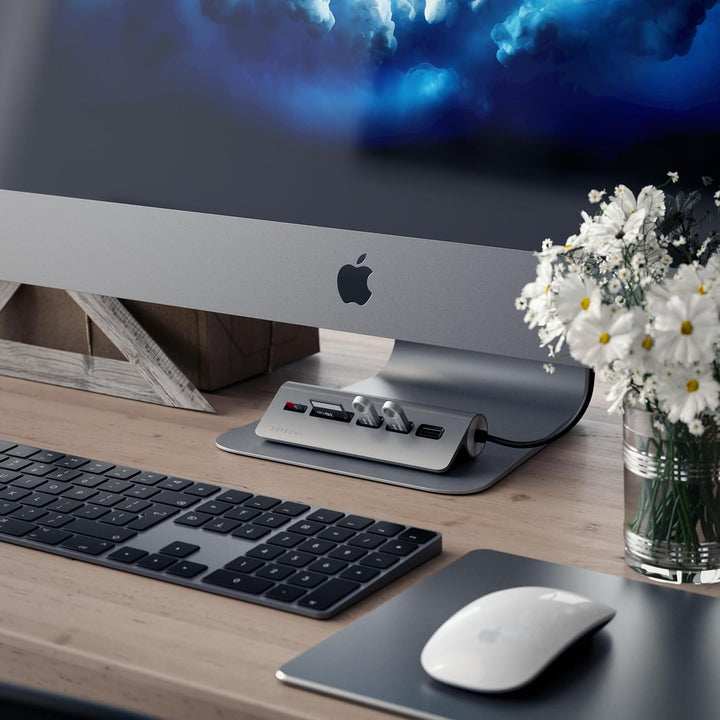 SATECHI 5-in-1 Desktop USB-C Hub Kombination aus Aluminium mit 3 USB-A Anschlüssen (5 Gbit/s) und mi