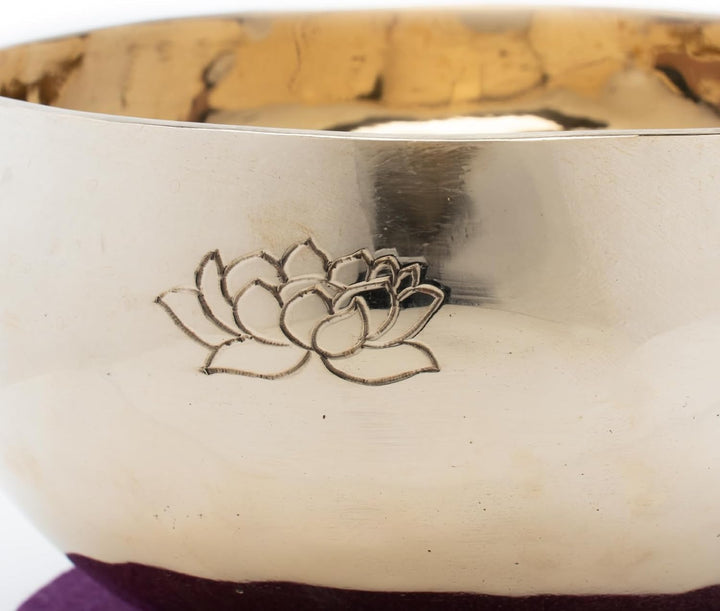 Tibetische Klangschale mit Lotus-Gravur I 750-800 g I Hochglanzpoliert I Handgeschmiedet I für Medit
