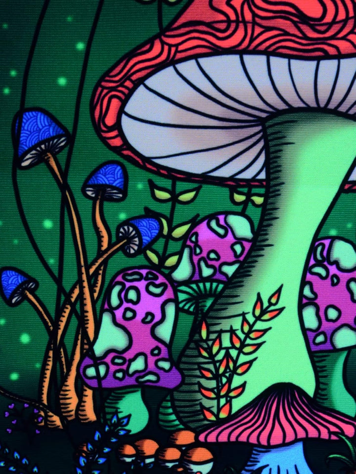 PSYWORK Schwarzlicht Stoffposter Neon | Magic Mushroom Wonderland | 0,3 x 0,45m | UV-aktiv | fluores