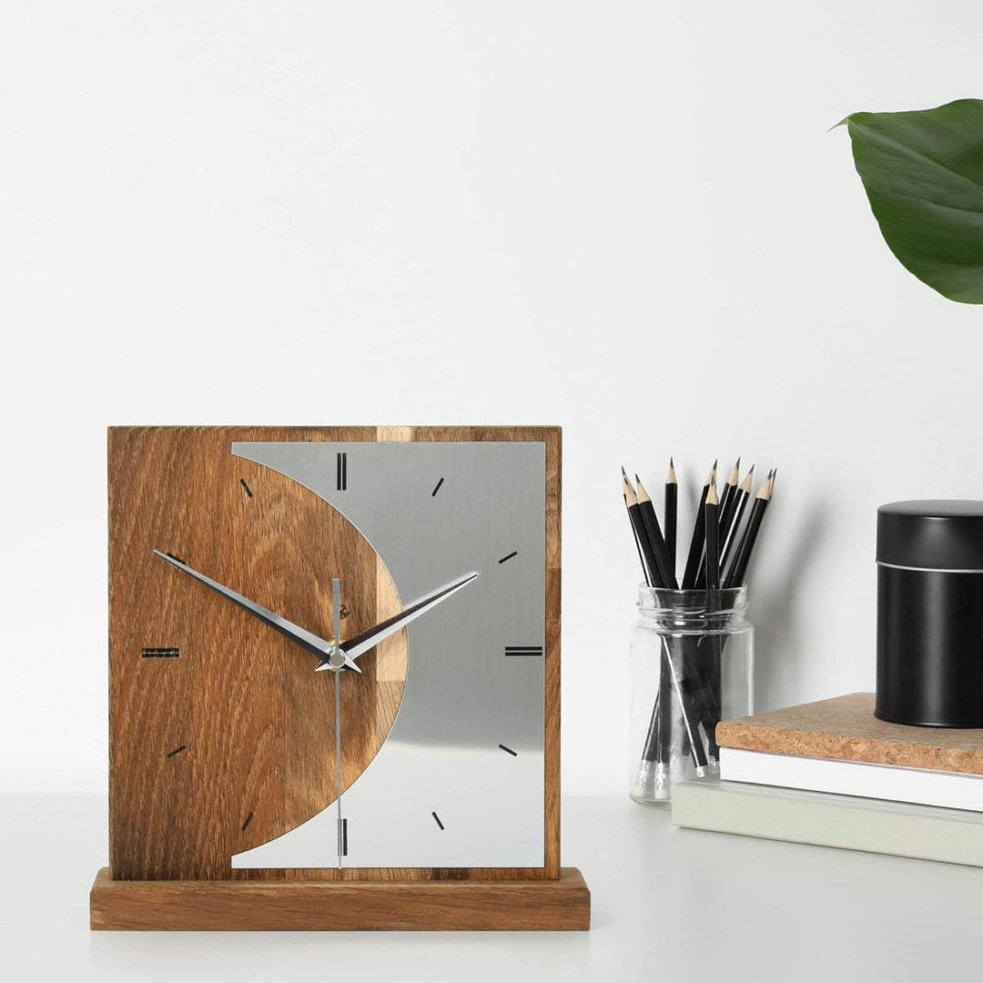 Kreative Feder Designer-STANDUHR „Silvermoon“ aus Eichenholz – analoge TISCHUHR ohne Tickgeräusche (
