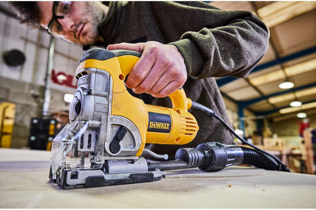 Dewalt DW331K-QS DW331K-QS-Sierra de Calar 701W empuñadura cerrada, 701 W, 230 V, Gelb, Others Stich