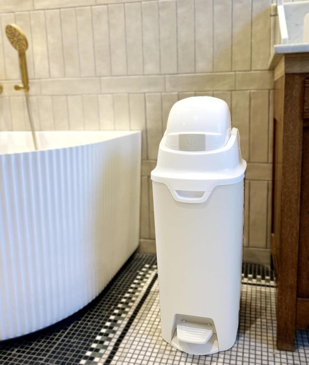 DIAPER CHAMP ONE Medium Handsfree mit Pedal - Windeleimer - geruchsdicht - berührungslose Bedienung